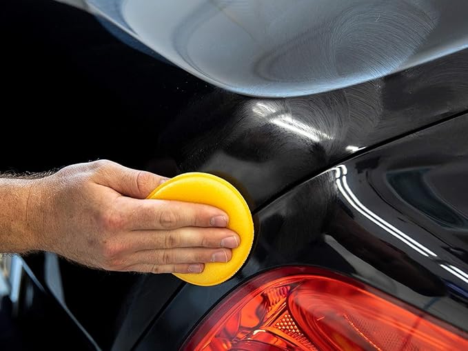 Meguiar’s Ultimate Compound, Pro-Grade Car Scratch Remover for Paint Correction, Removes Swirls and Defects While Restoring Gloss and Shine, Christmas Gifts for Car Guys, 15.2 Oz