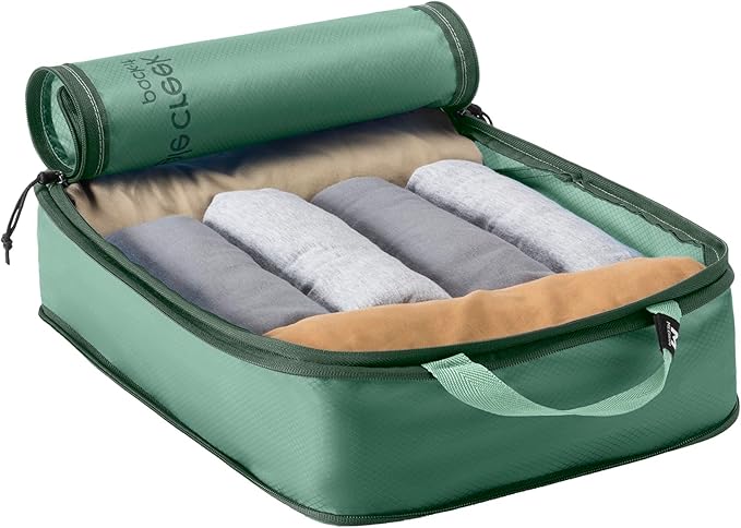 Eagle Creek Pack-It Isolate Compression Cube - Compact Packing Cube for Travel Accessories - Water-Resistant - Durable Zipper