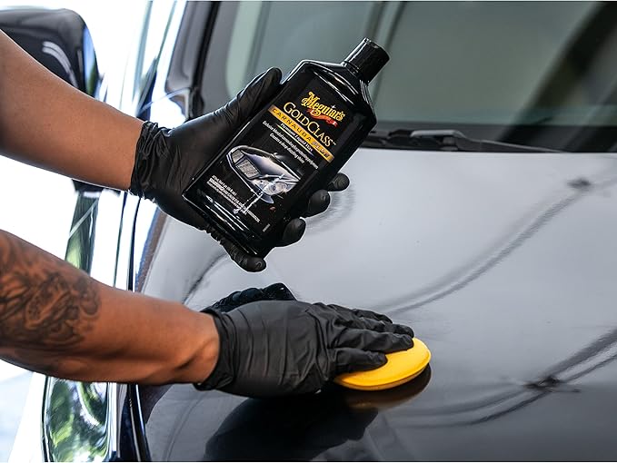 Meguiar's Gold Class Carnauba Plus Premium Liquid Wax Kit with Pure Carnauba Wax Blend and a Foam Applicator Pad for Keeping Glossy Paint Protected Like a Pro, 16 Oz Bottle (Pack of 2)