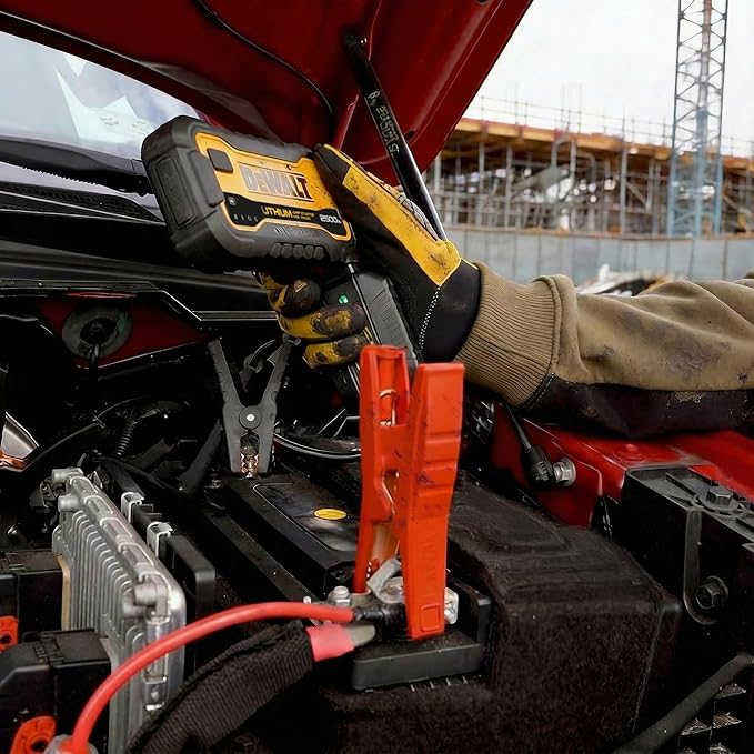 DeWalt DXAELJ25C 2500 Peak Amp Lithium Jump Starter with USB Power Bank and Carrying Case