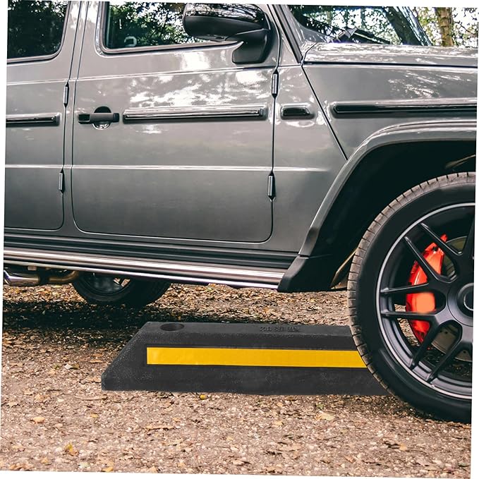 Heavy-Duty Rubber Parking Guide Stopper Reflective Garage Car Stopper for Driveway Compact Slip Design Vehicle Parking Block for Garage Accessory