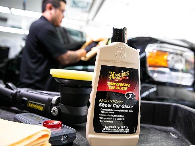 Meguiar's M716 Mirror Glaze Show Car Glaze, Exceptional Polish Restores a Deep Wet Shine - 16 Oz Bottle (Packaging May Vary)