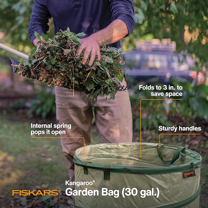 Fiskars Kangaroo Collapsible Spring Up Garden Bag for Yard Waste, Grass, Branches & Weeds, Tear & Mildew Resistant Vinyl-Coat