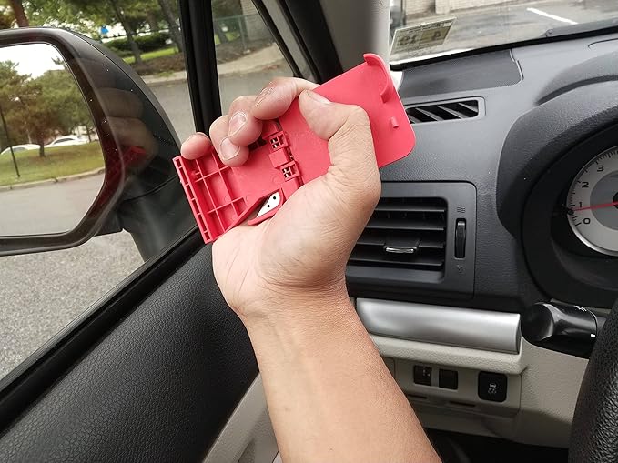 General Tools 3-in-1 Car Emergency Escape Tool #7904-BL-Q Clips to the Seatbelt for Quick Access in an Emergency - Window Gla