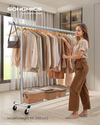 SONGMICS Cabideiro com Rodas, Suporte Resistente para Roupas, Arara Portátil com Barra Extensível, Capacidade de Carga 150 kg