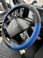 18-Inch Genuine Leather Steering Wheel Cover for Semi Trucks – Blue with Black Carbon Fiber Imitation, Heavy-Duty Non-Slip Grip, Universal Fit, Easy Installation
