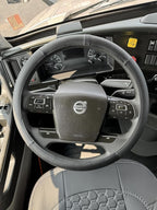 18-Inch Genuine Leather Steering Wheel Cover for Semi Trucks – Black with Carbon Fiber Imitation, Heavy-Duty Non-Slip Grip, Universal Fit, Easy Installation